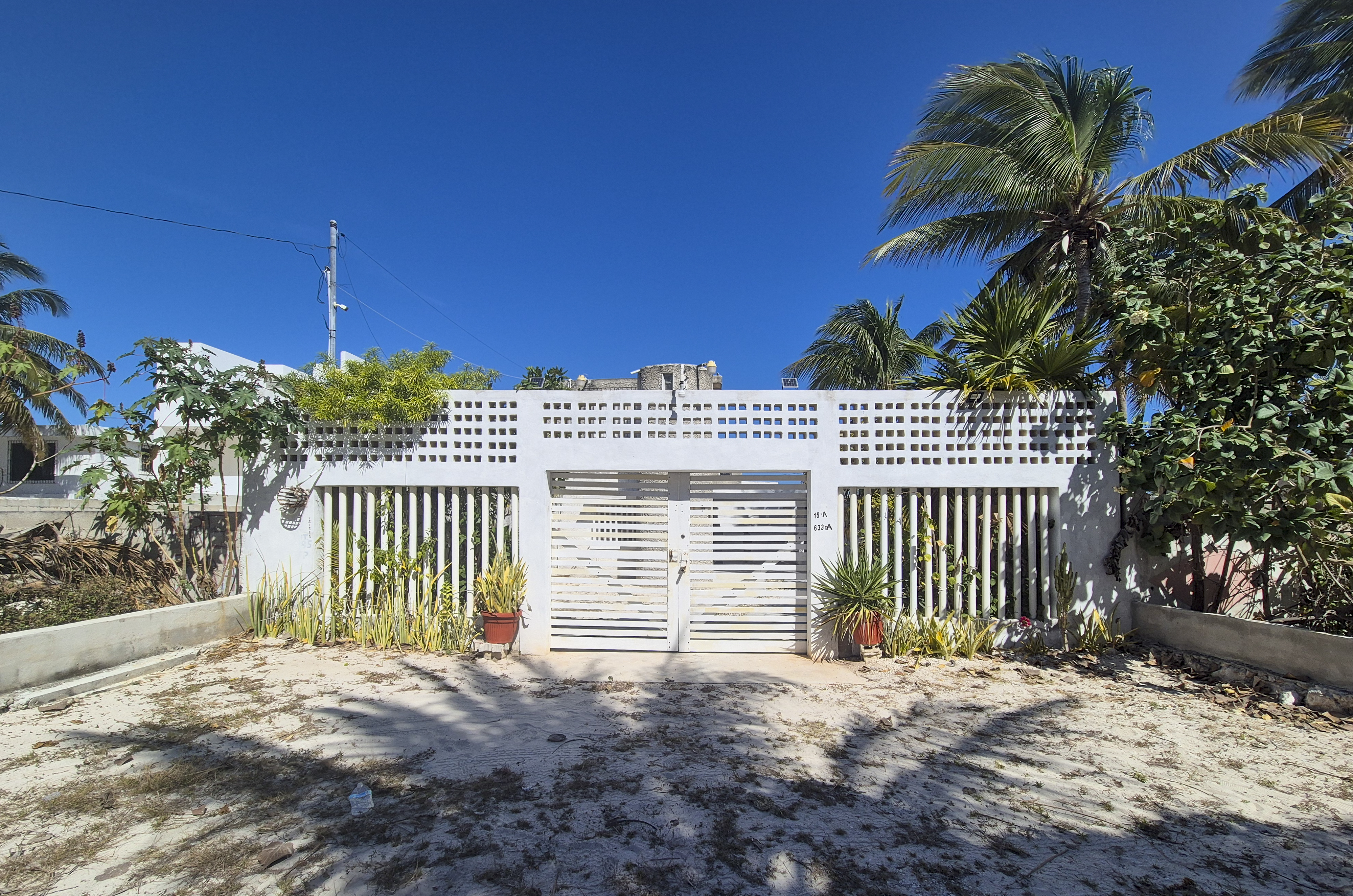 1955-Casa-en-Venta-ubicada-en-Chelem-a-3-esquinas-del-mar-3-habitaciones (3).jpg